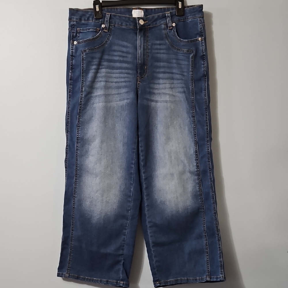 Time and Tru Medium Blue Denim Jeans with Contrast Stitching Wide Legs Size 14